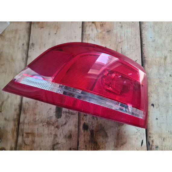 VOLKSWAGEN PASSAT B7 KOMBI bal hátsó lámpa