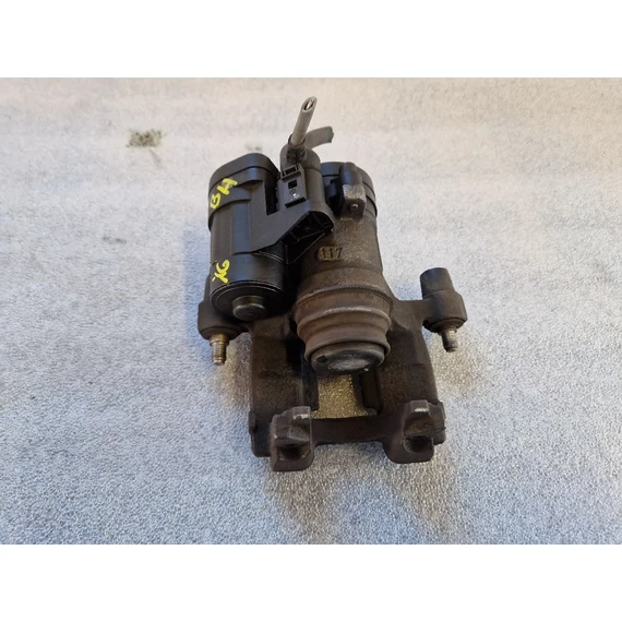 VOLKSWAGEN PASSAT B8 (3G) bal hátsó féknyereg 3Q0615405