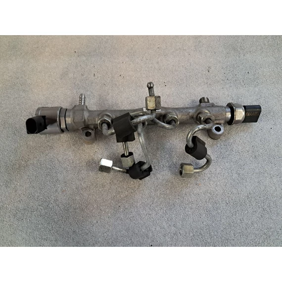 VOLKSWAGEN PASSAT B8 (3G) 2.0 CRTDI CRL rail cső 04L089G
