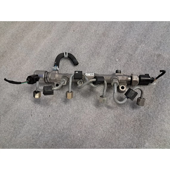 Volkswagen Passat B8 1.6 crtdi DCX rail cső 04L089G 04L130764C