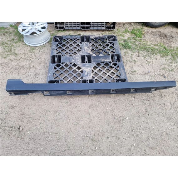 VOLKSWAGEN PASSAT B8 jobb küszöb spoiler 3G0853858