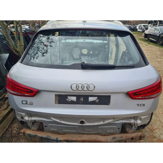 AUDI Q3 (8U) csomagtérajtó LX7W