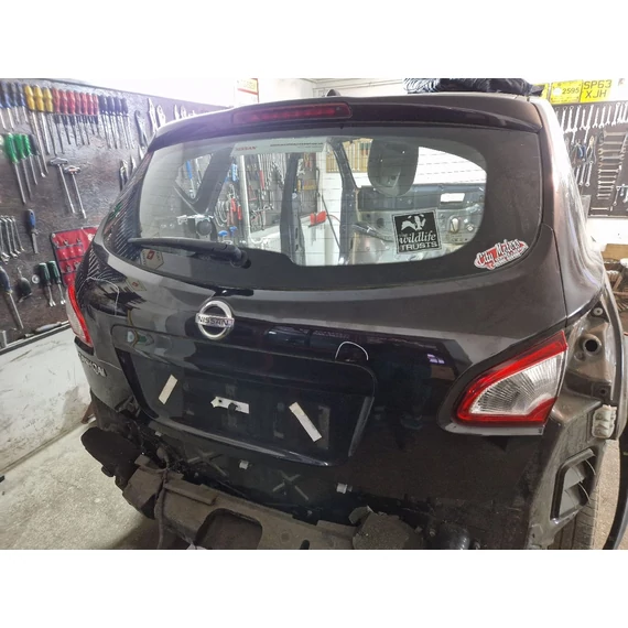 NISSAN QASHQAI (J10) Csomagtérajtó
