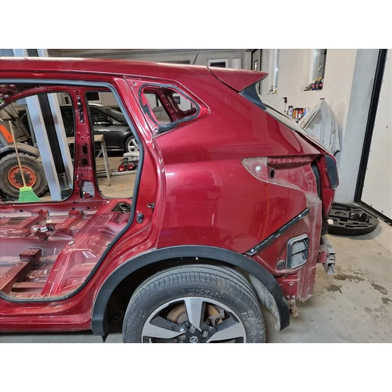 NISSAN QASHQAI (J11) bal hátsó sárvédő negyed