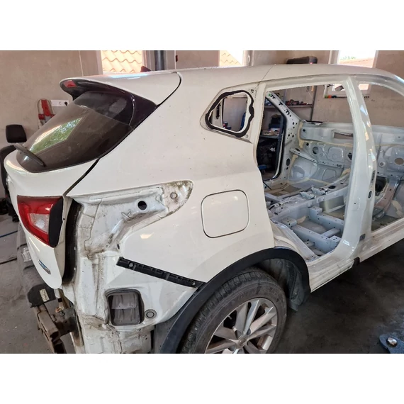 NISSAN QASHQAI II (J11) Jobb hátsó sárvédő, negyed