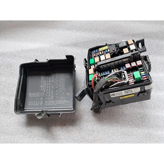 HYUNDAI SANTA FE III (DM) Biztosíték doboz 91951-2W000 91950-2W010