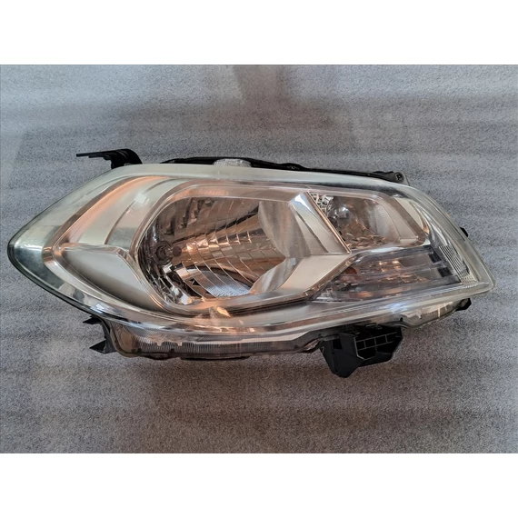 SUZUKI SX4 S-CROSS (JY) Jobb fényszóró