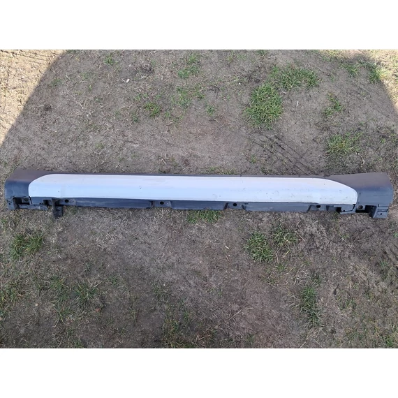 SUZUKI SX4 S-CROSS (JY) Jobb küszöb spoiler, burkolat 77231-61M0