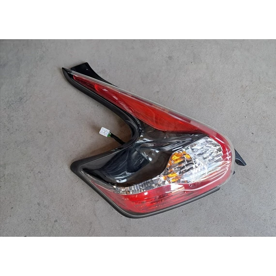 NISSAN JUKE (F15) Bal hátsó lámpa