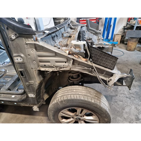 KIA SPORTAGE (QL) jobb első negyed, nyúlvány