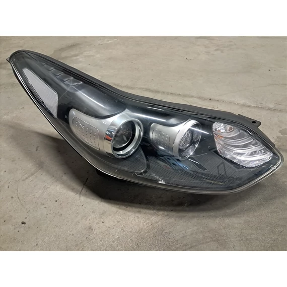 KIA SPORTAGE (QL) Jobb fényszóró 92102-F1040