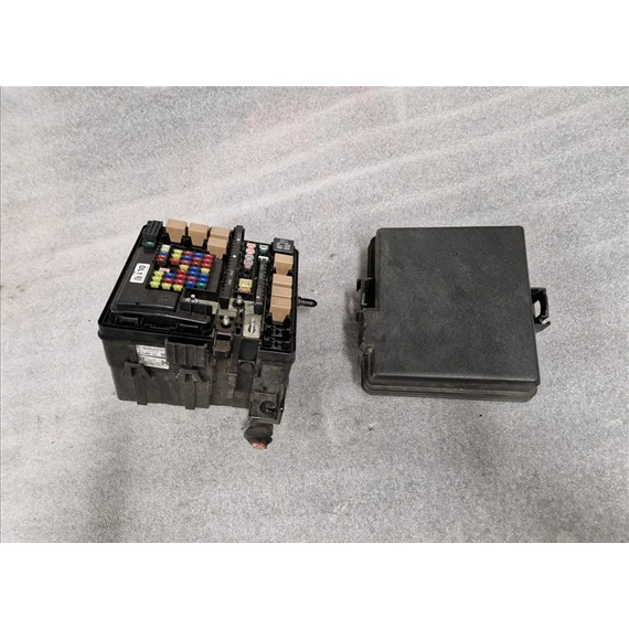 KIA SPORTAGE (QL) Biztosíték doboz 91262-F1030