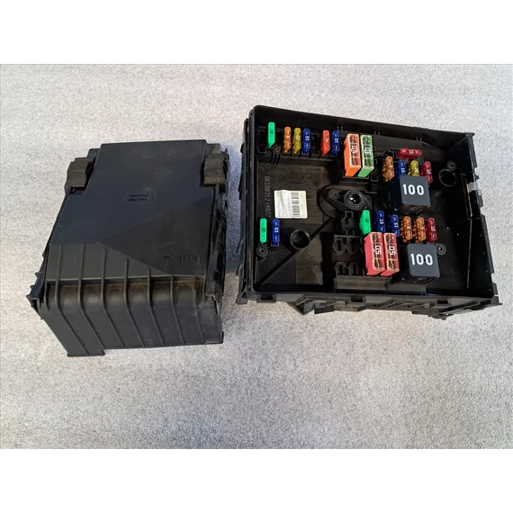 SKODA SUPERB II (3T) Biztosíték doboz 1K0937132F