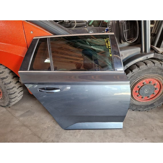 SKODA SUPERB III (3V) kombi jobb hátsó ajtó LF7Y