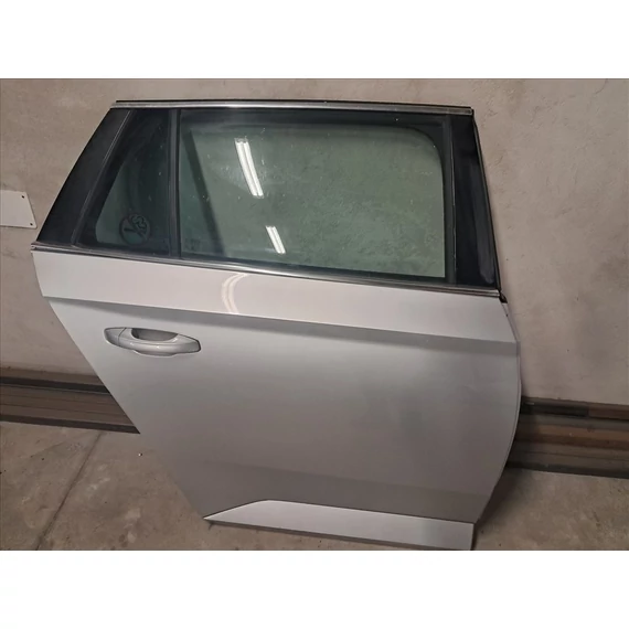 SKODA SUPERB III (3V) KOMBI Jobb hátsó ajtó LA7W