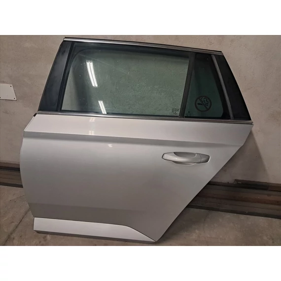 SKODA SUPERB III (3V) KOMBI Bal hátsó ajtó LA7W