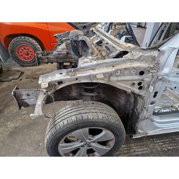 SKODA SUPERB III (3V) Bal első negyed, nyúlvány