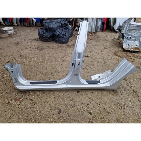 HYUNDAI I30 (GD) bal küszöb