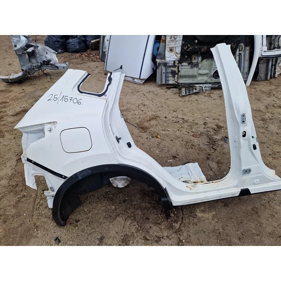 NISSAN QASHQAI II (J11) Jobb hátsó sárvédő, negyed