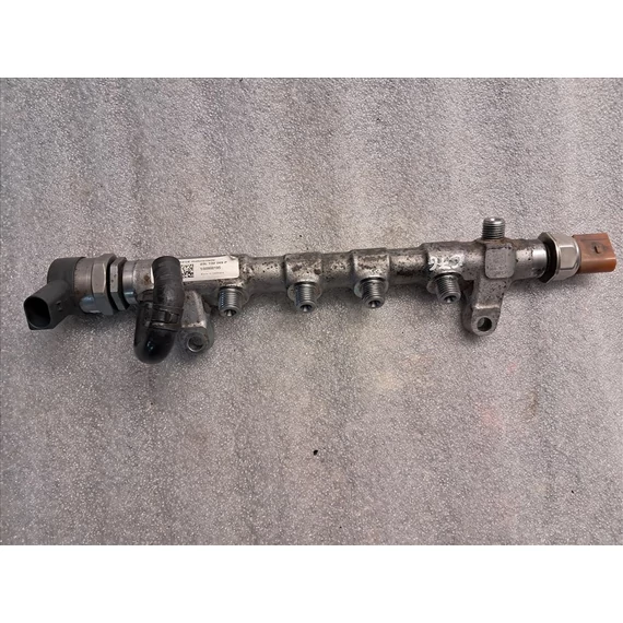 SKODA SUPERB II (3T) 2.0 CRTDI CFG Rail cső 03L130089P