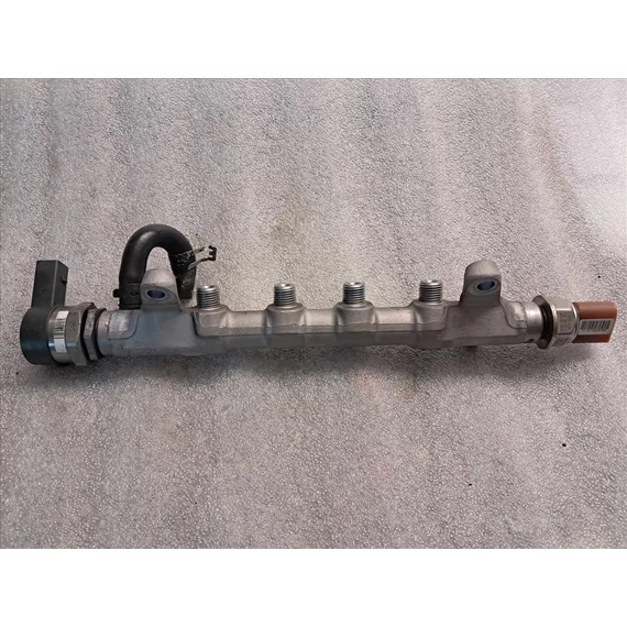 SKODA SUPERB II (3T) 2.0 CRTDI CFG Rail cső 03L130089P