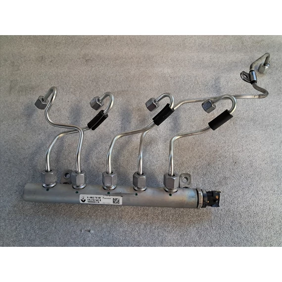 NISSAN X-TRAIL (T32) 1.6 DCI R9ME414 Rail cső 175210542R