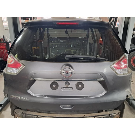 NISSAN X-TRAIL (T32) csomagtérajtó KAD