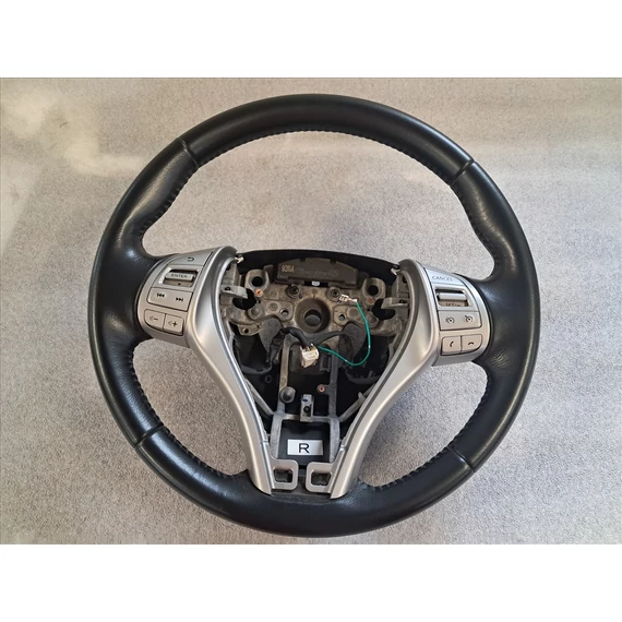 NISSAN X-TRAIL (T32) kormány