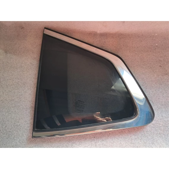 NISSAN X-TRAIL (T32) bal hátsó C oszlop oldalüveg