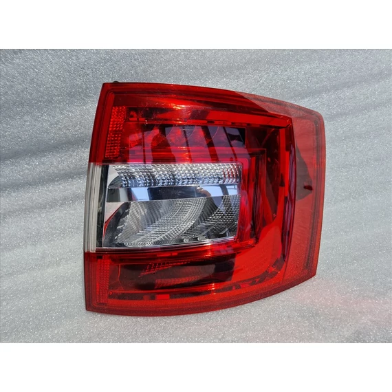 SKODA OCTAVIA III KOMBI (5E) Jobb hátsó lámpa 5E9945096A