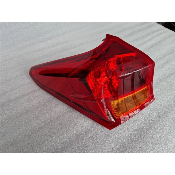 TOYOTA AURIS II (E180) KOMBI Bal külső hátsó lámpa 02-266