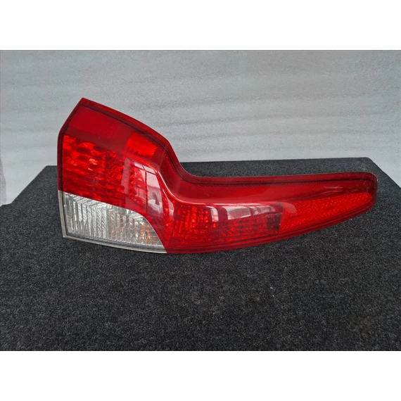 VOLVO V50 FACELIFT Bal hátsó lámpa 30744543