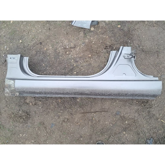 KIA CARENS (RP) Bal küszöb