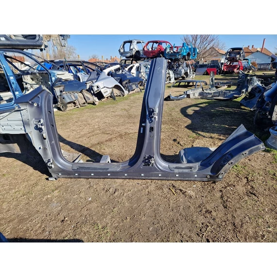  KIA SPORTAGE (QL) Bal küszöb