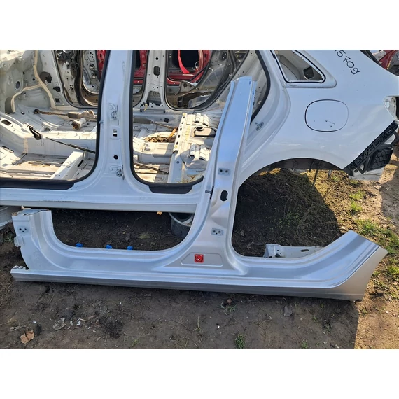 PEUGEOT 308 II bal küszöb