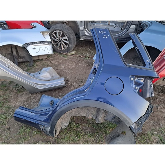 SUZUKI SX4 Bal hátsó sárvédő negyed