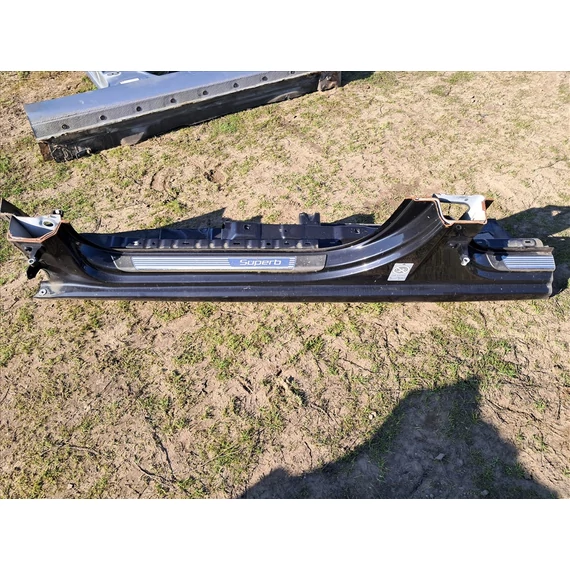 SKODA SUPERB II (3T) Bal küszöb