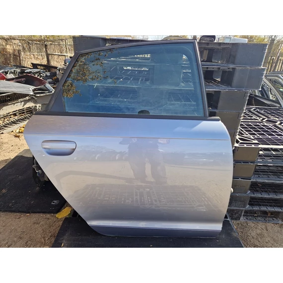 AUDI A6 4F SEDAN jobb hátsó ajtó