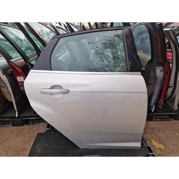 FORD FOCUS III HATCHBACK Jobb hátsó ajtó