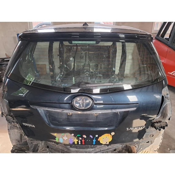 TOYOTA VERSO csomagtérajtó