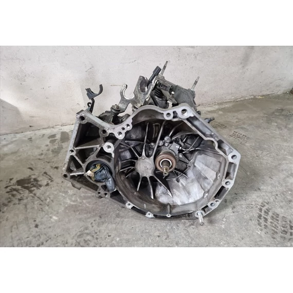 SUZUKI VITARA (LY) 1.6 benzin 2WD Váltó ZFB