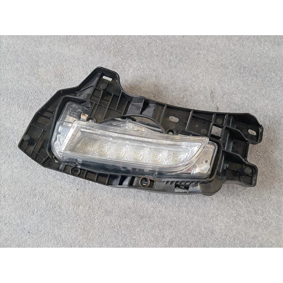 Suzuki Vitara (LY) Jobb nappali menetfény kerettel 35526-86R2 STANLEY W1378