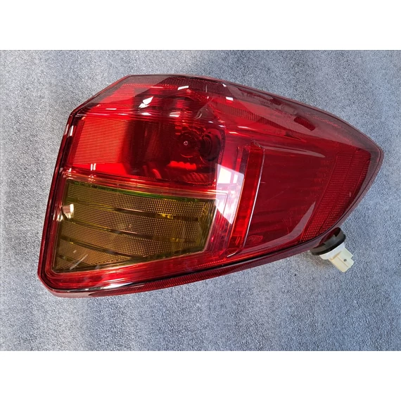 Suzuki Vitara (LY) Jobb külső hátsó lámpa