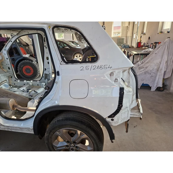 Suzuki Vitara (LY) bal hátsó sárvédő negyed