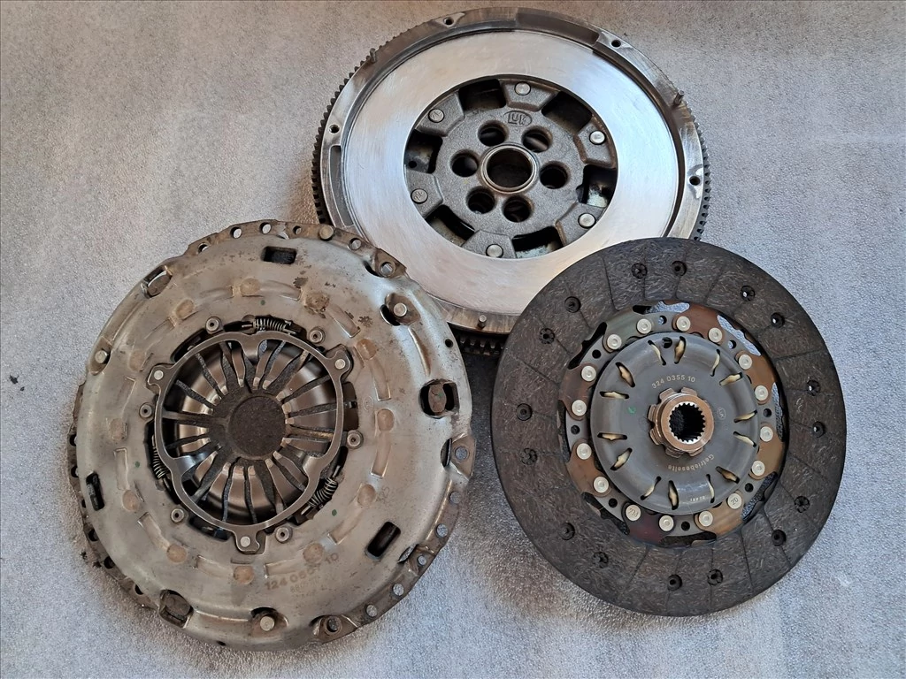 AUDI A3 (8V) 2.0 CRTDI CRB kettőstömegű lendkerék kuplungszett