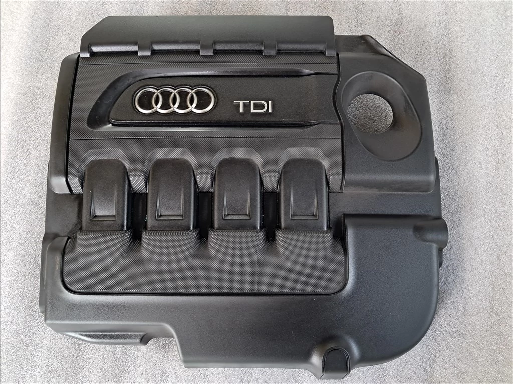 AUDI A3 (8V) 2.0 CRTDI CRB Felső motorburkolat 04L103925A