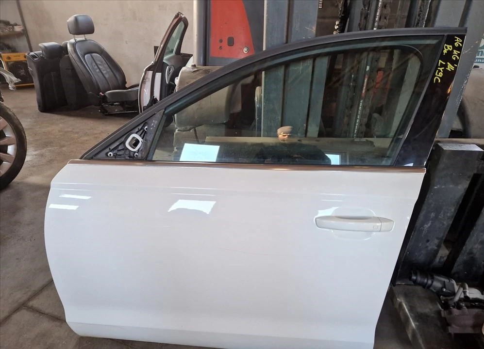 AUDI A6 (4G) Bal első ajtó