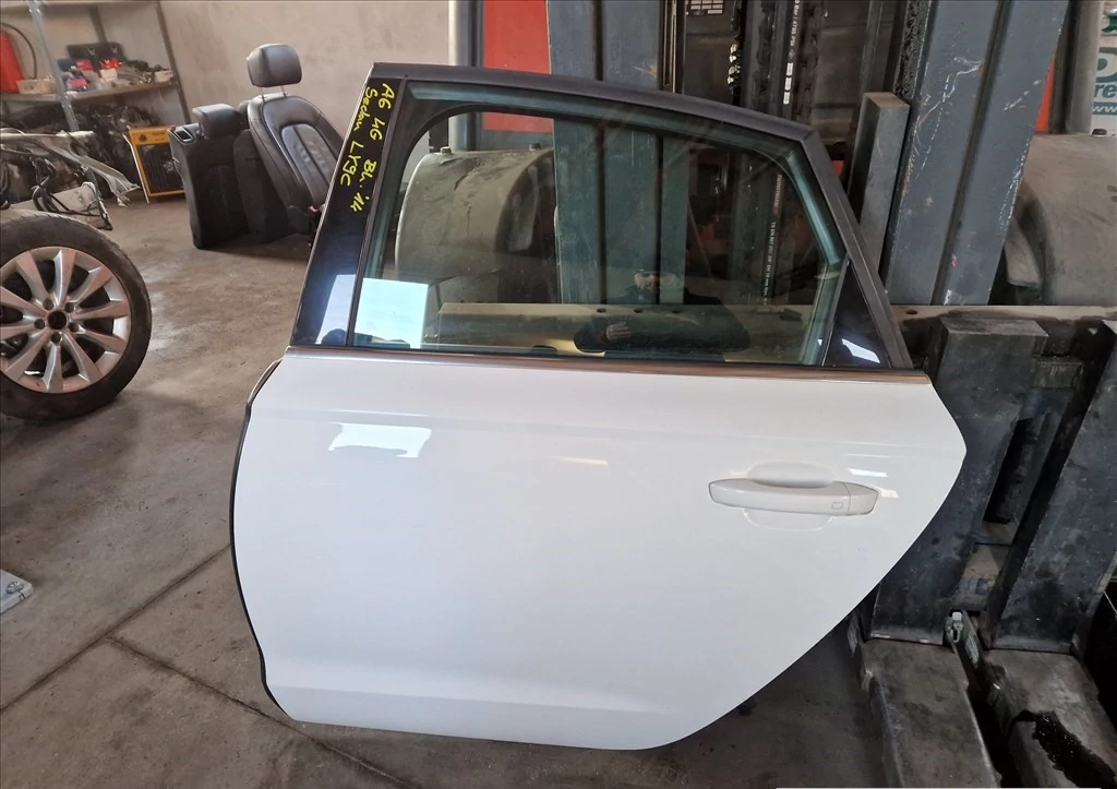 AUDI A6 (4G) Bal hátsó ajtó