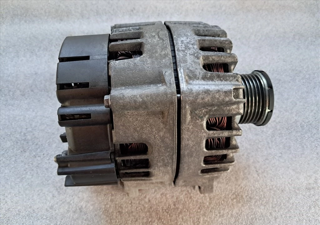AUDI A6 (4G) 2.0 CRTDI Generátor 03L903017B