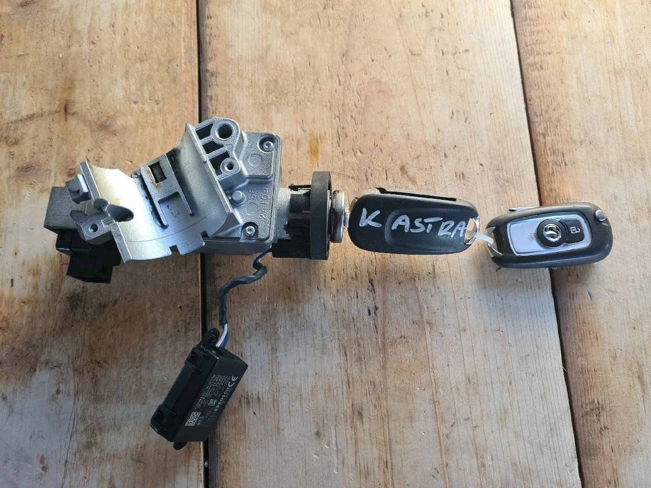 OPEL ASTRA K gyújtáskapcsoló 39053439